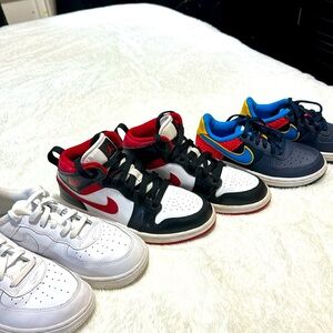 Lot of 3pairs for boys Nike shoes! Growing boy age2-6, all like NEW CONDITION!!